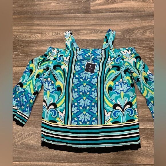 Kaari Blue blouse.  Size: 0X.  Curvy, plus.  NWT. - Picture 1 of 7